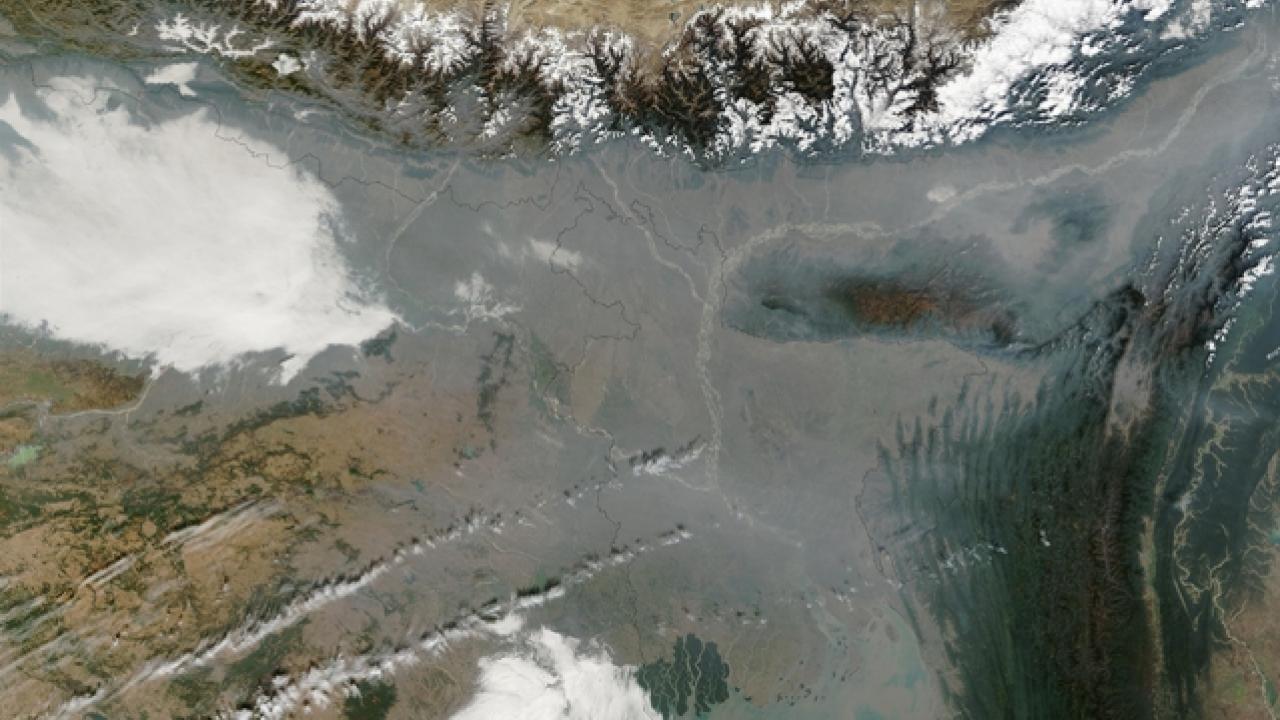Air pollution in Bangladesh and Northern India. Photo: Jacques Descloitres, MODIS Rapid Response Team, NASA/GSFC Air pollution in Bangladesh and Northern India